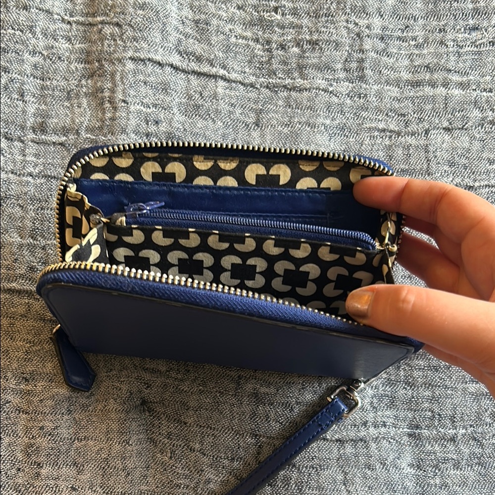 EUC Vera Bradley Blue Wristlet Wallet